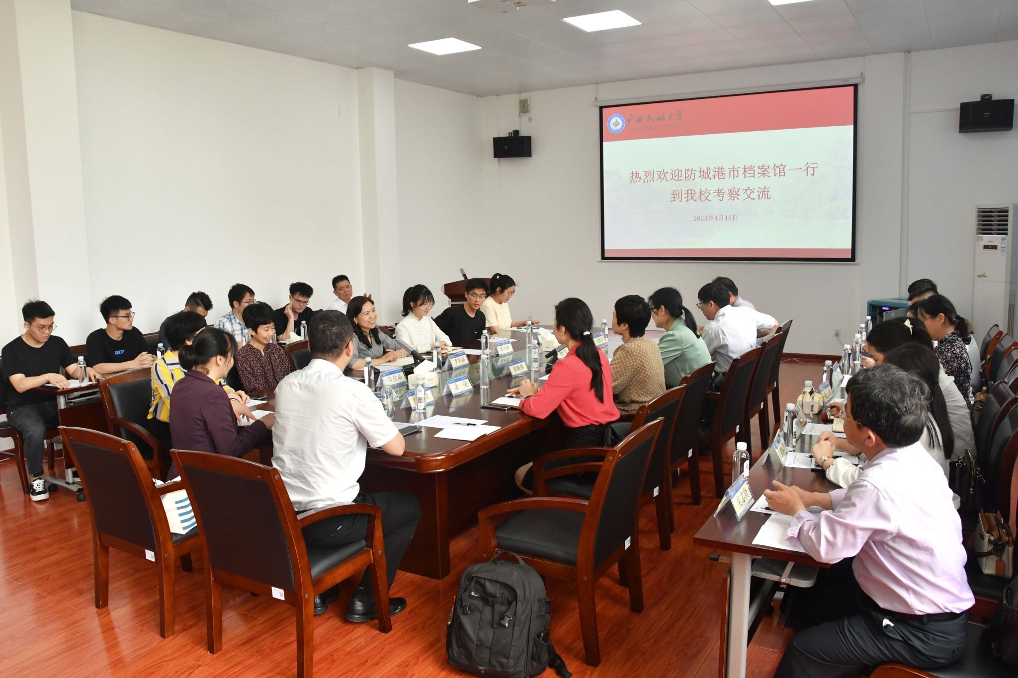 防城港市档案馆一行到我校交流