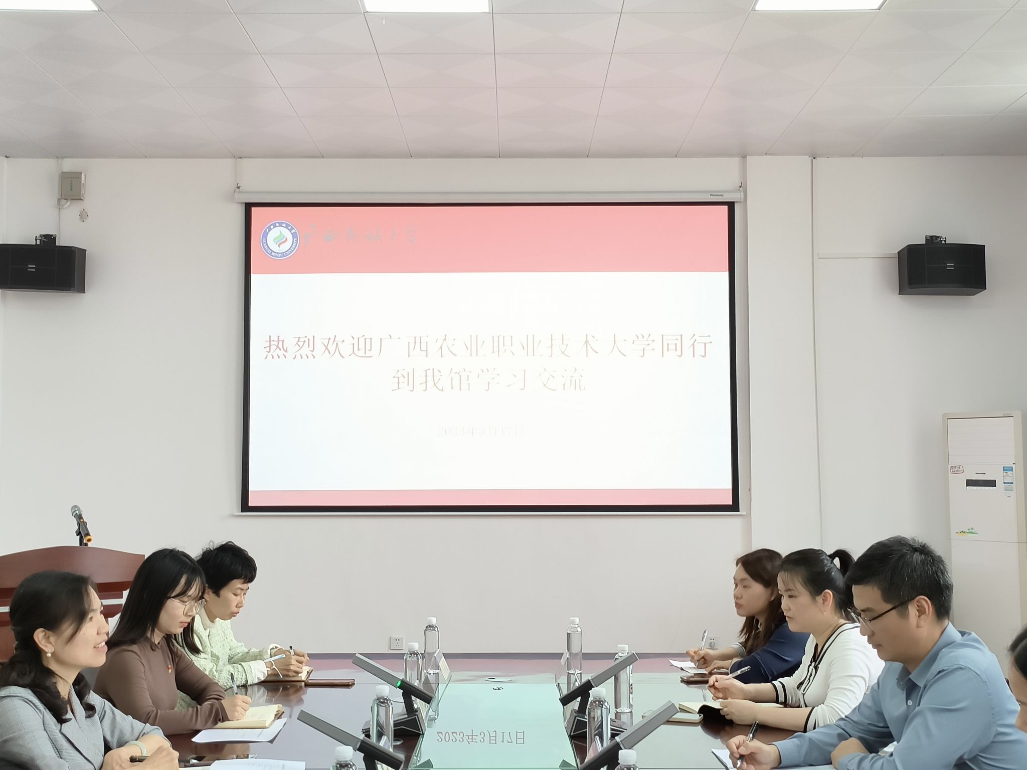 广西农业职业技术大学图书馆（档案馆）副馆长一行到我校学习交流